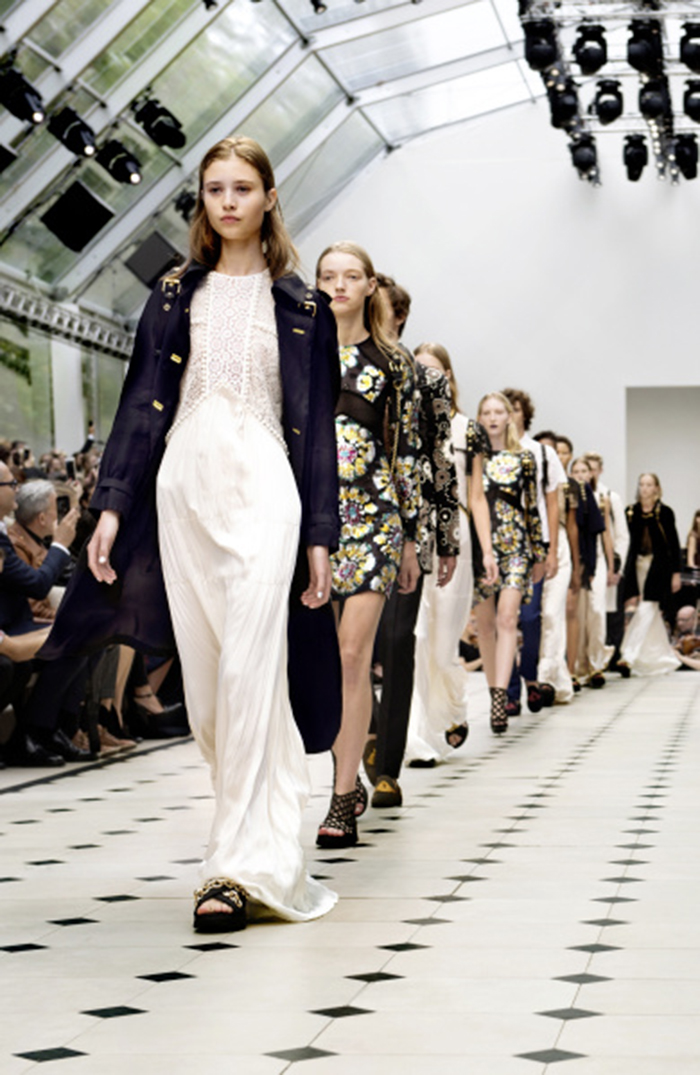Burberry Womenswear S_S16 Show Finale (1)